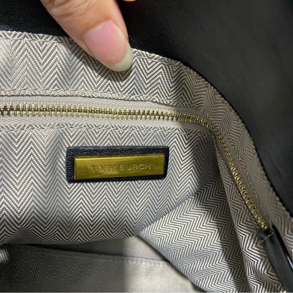 Tory Burch Kira Chevron Tote Black - Picture 10 of 11